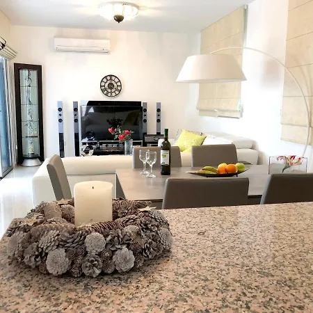 Elegant In With Sea View And Private Pool Villa Peyia