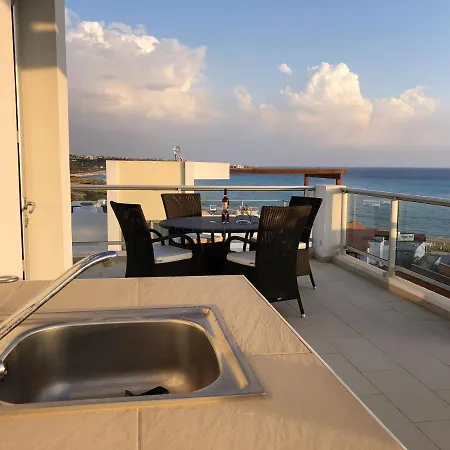 Elegant In With Sea View And Private Pool Peyia