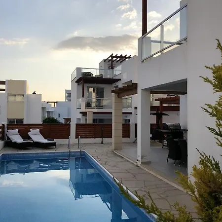 Elegant In With Sea View And Private Pool Peyia